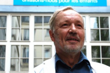André, testateur :  Aider les enfants à vivre